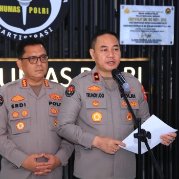 Kapolri Tetapkan Status Gugur dan Berikan KPLB Anumerta Terhadap 3 Personel Terbaiknya