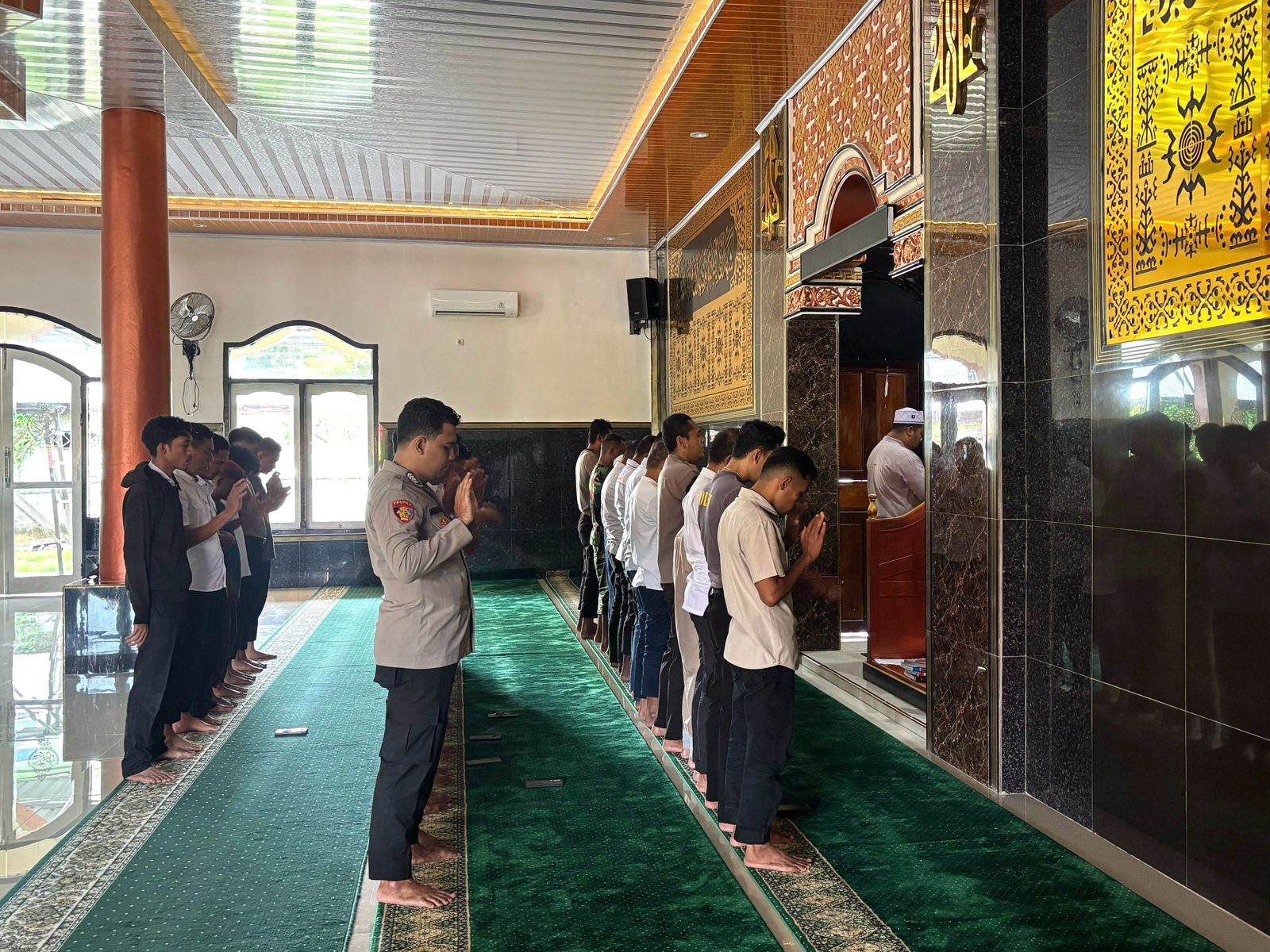 POLRES KEPULAUAN ARU GELAR SHOLAT GHAIB UNTUK ANGGOTA POLRI YANG GUGUR DI LAMPUNG.