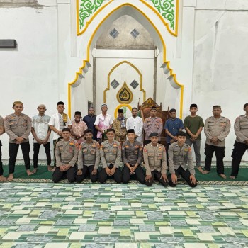 Polres Buru Selatan Amankan Kegiatan Sholat Tarawih Keliling di Masjid Desa Masnana