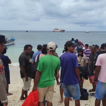 Polsek Kisar Layani Aktifitas Warga di Pelabuhan Alternatif Pantai Jawalang