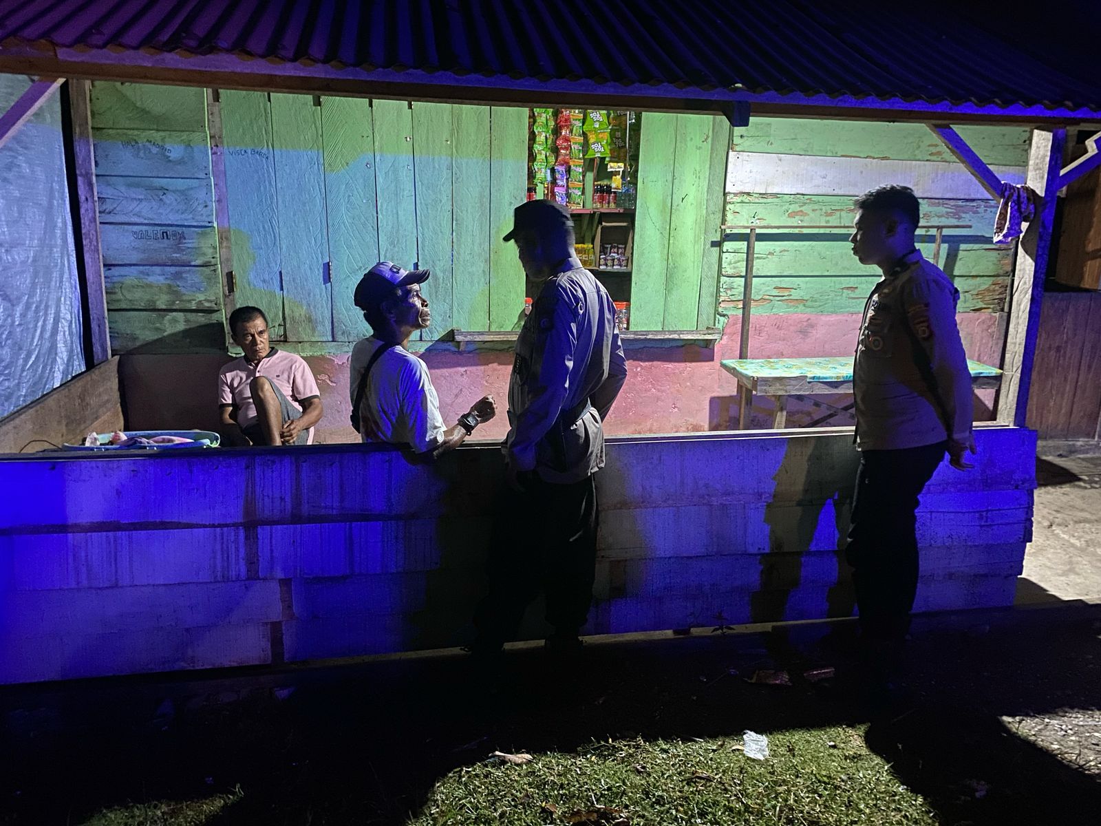 Polsek Namrole Melaksanakan Patroli Sahur Antisipasi Tindak Kriminalitas pada Bulan Suci Ramadhan