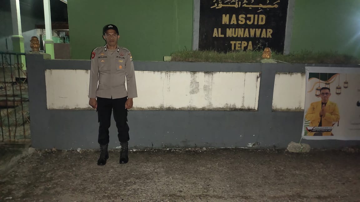 Polsek Tepa Intensifkan Pengamanan  Ibadah Sholat Tarawih di Masjid Al Munawwar Tepa