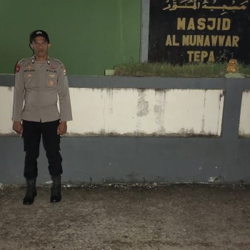 Polsek Tepa Intensifkan Pengamanan  Ibadah Sholat Tarawih di Masjid Al Munawwar Tepa