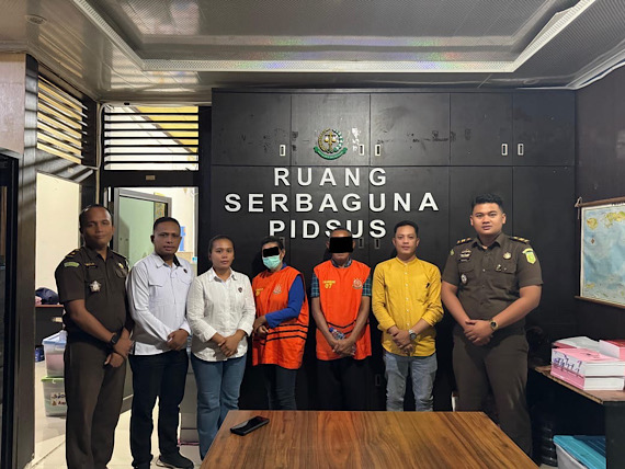 Dua tersangka dan barang bukti kasus korupsi akhirnya diserahkan penyidik Polres Kepulauan Tanimbar ke JPU