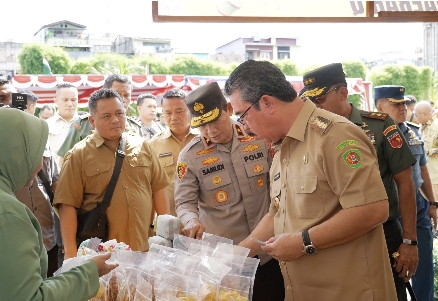 Wakapolda Maluku Hadiri Bazar dan Gerakan Pangan Murah Kodam XV/Pattimura