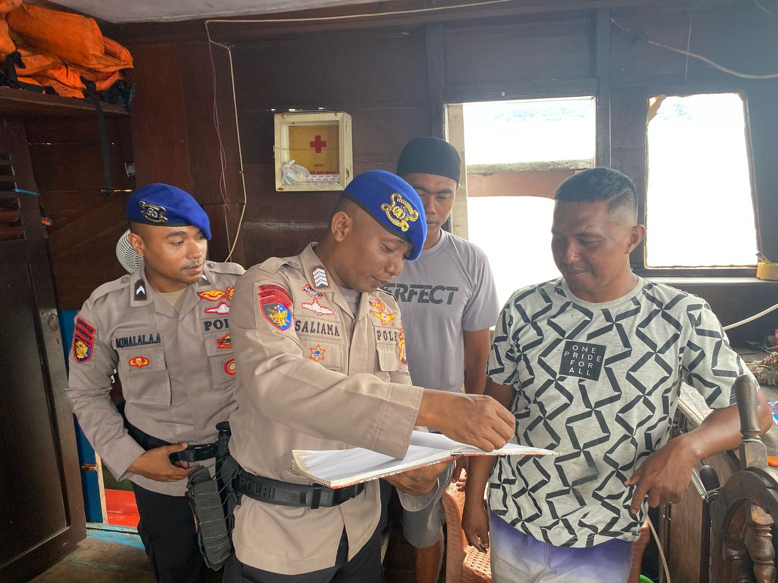 Siap Berikan Rasa Aman Mudik Lebaran, Satgas Ban Ops, Subsatgas Polairud Cek Alat Keselamatan Pelayaran