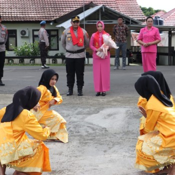 Polres SBT Gelar Tradisi Penyambutan Kapolres SBT