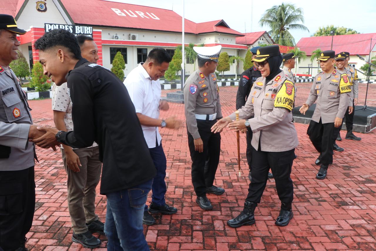 Halal Bihalal Kapolres Buru Bersama personel di Lapangan Apel