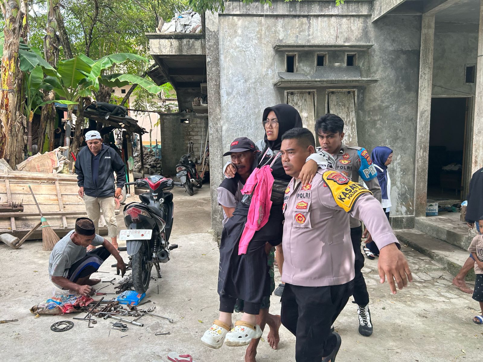 Kecelakaan Laut di Perairan Pelauw, Polisi Bergerak Cepat Evakuasi Korban