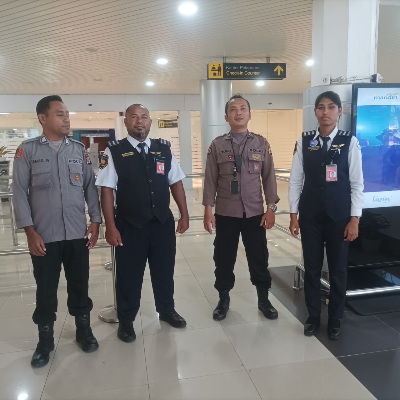Personel Posko Pelayanan Idul Fitri 1446 H Laksanakan Patroli Dialogis di Bandara Pattimura Ambon