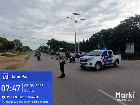 Sat Lantas Polres Kepulauan Tanimbar kawal dan amankan jalan pagi pembukaan hari-hari besar Gerejawi