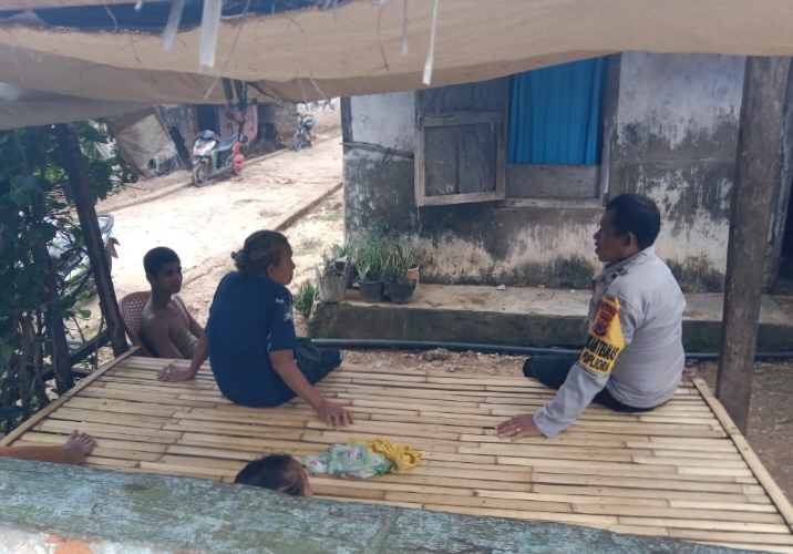 Ajak Warga Peduli Jaga Kamtibmas, Bhabinkamtibmas Jennia Sambangi Warga Desa Pupliora