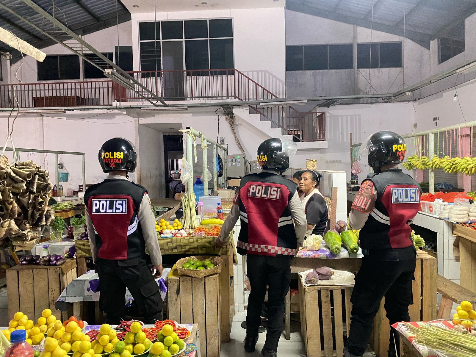 Polres MBD Lakukan Cooling System, Ciptakan Stabilitas Kamtibmas di Pasar Rakyat Kalwedo Aman dan Kondusif.