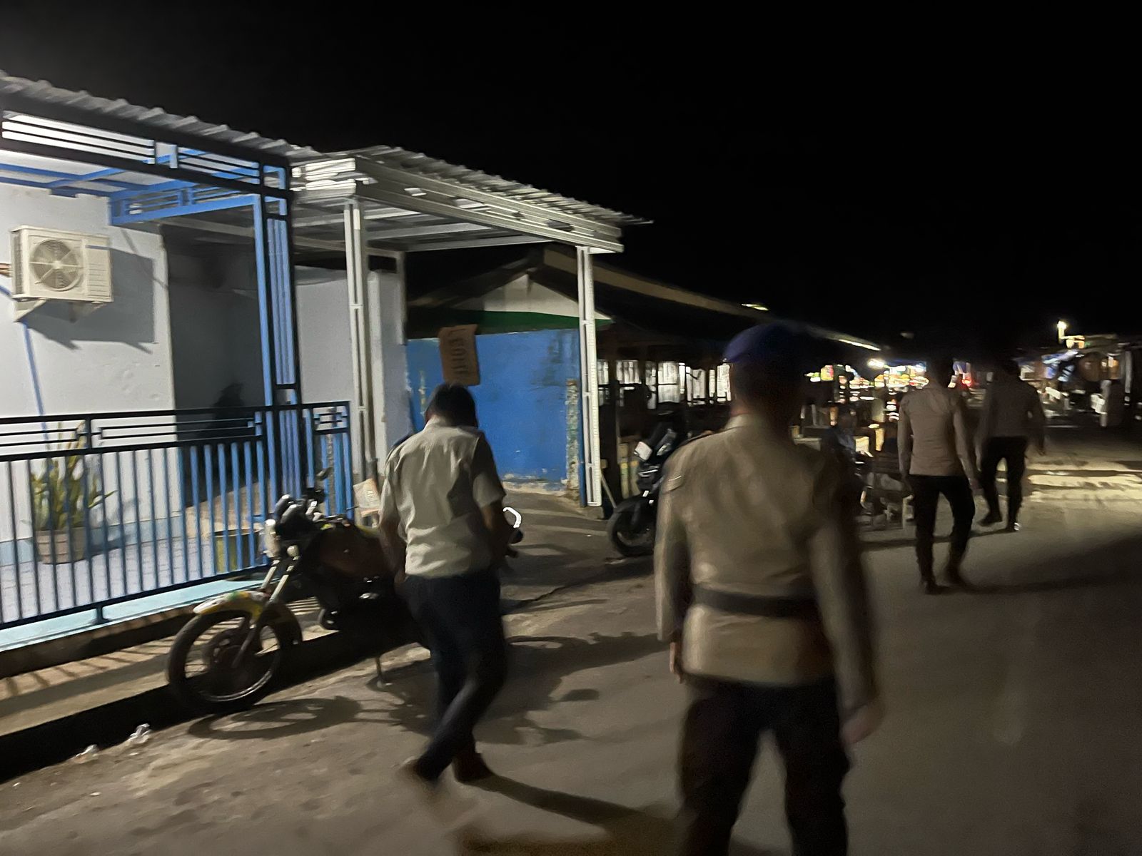 Polres Buru Laksanakan Patroli Dialogis di Pusat Perbelanjaan dalam Rangka Operasi Ketupat Salawaku 2025