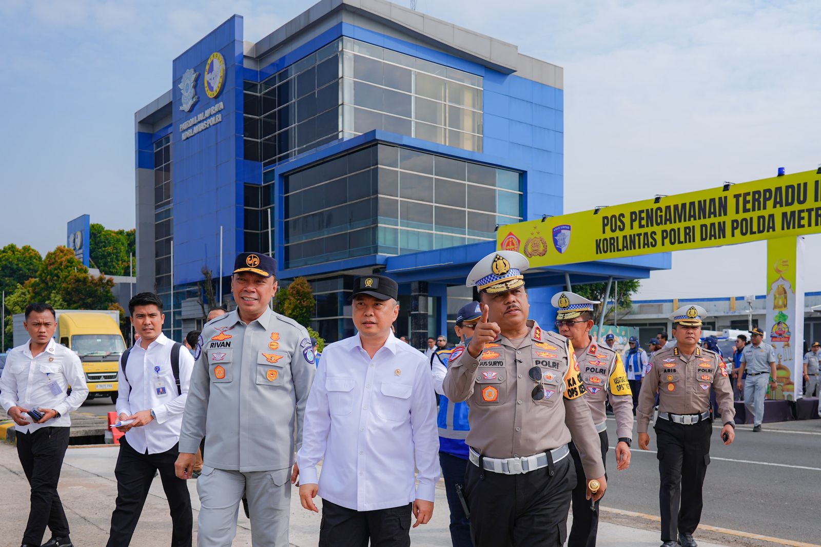 Menhub, Kakorlantas dan Stakeholder Resmi Tutup Sistem One Way Nasional Arus Balik Lebaran 2025