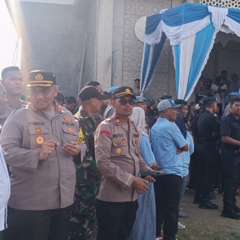 Pengamanan Ketat TNI-Polri Kawal Tradisi Adat Pukul Sapu Lidi di Mamala dan Morella