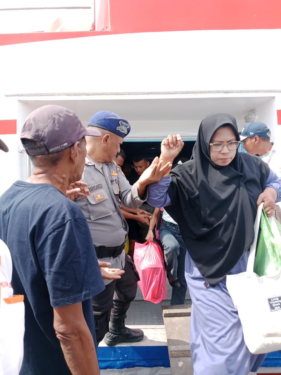 Polresta Ambon Tingkatkan Pelayanan pengamanan di Pelabuhan Hurnala