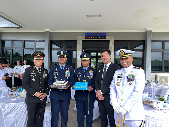 Usai upacara peringatan HUT TNI AU yang ke-79, Kapolres Kepulauan Tanimbar bersama PJU beri kejutan