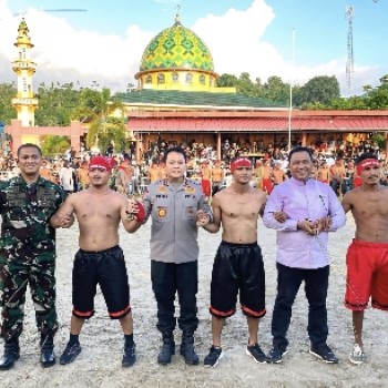 Kapolda Maluku Apresiasi Karnaval Budaya Pukul Sapu Lidi di Mamala-Morela