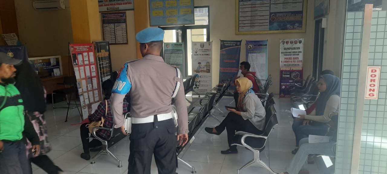 Propam Polresta Pulau Ambon Laksanakan Pengawasan Pelayanan Publik di Mako Polresta
