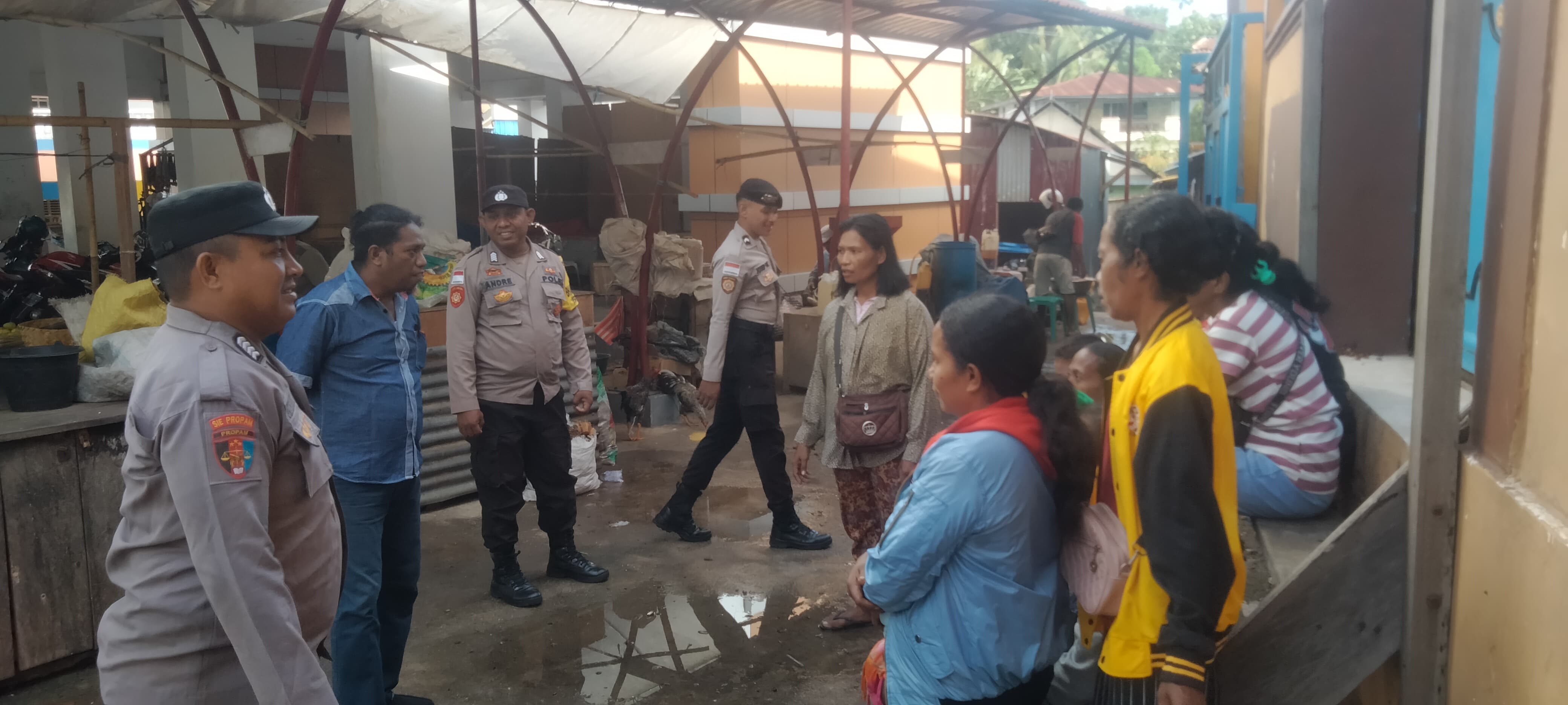 Polsek Kisar laksanakan Jumat Curhat Bersama Warga Desa Wonreli Ciptakan Kondusifitas Kamtibmas aman terkendali