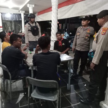 Personel Polsek Waisarisa Laksanakan Patroli KRYD di Malam Hari, Ciptakan Rasa Aman di Tengah Masyarakat