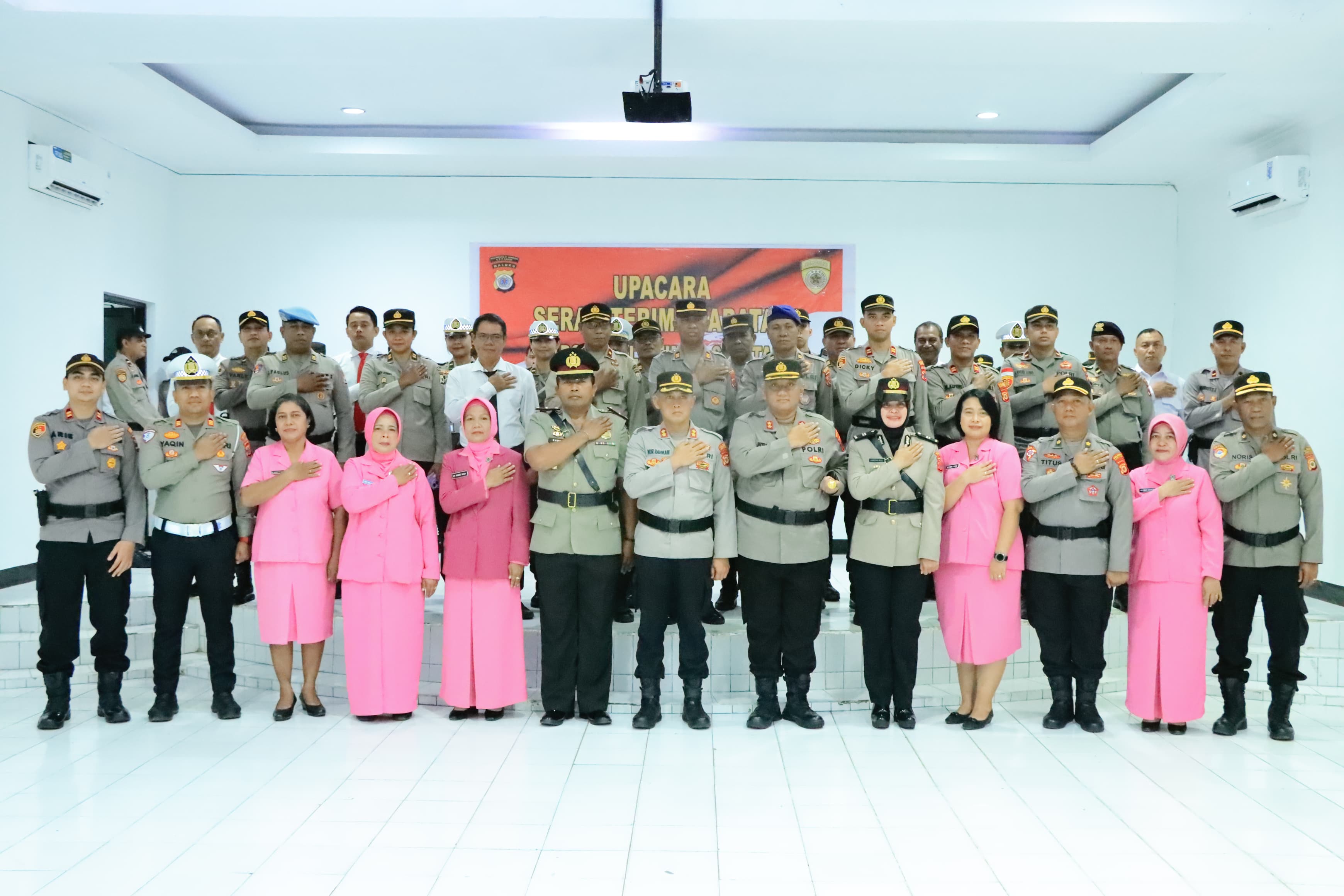 Polresta Ambon Gelar Upacara Serah Terima Jabatan Kapolsek Leitimur Selatan