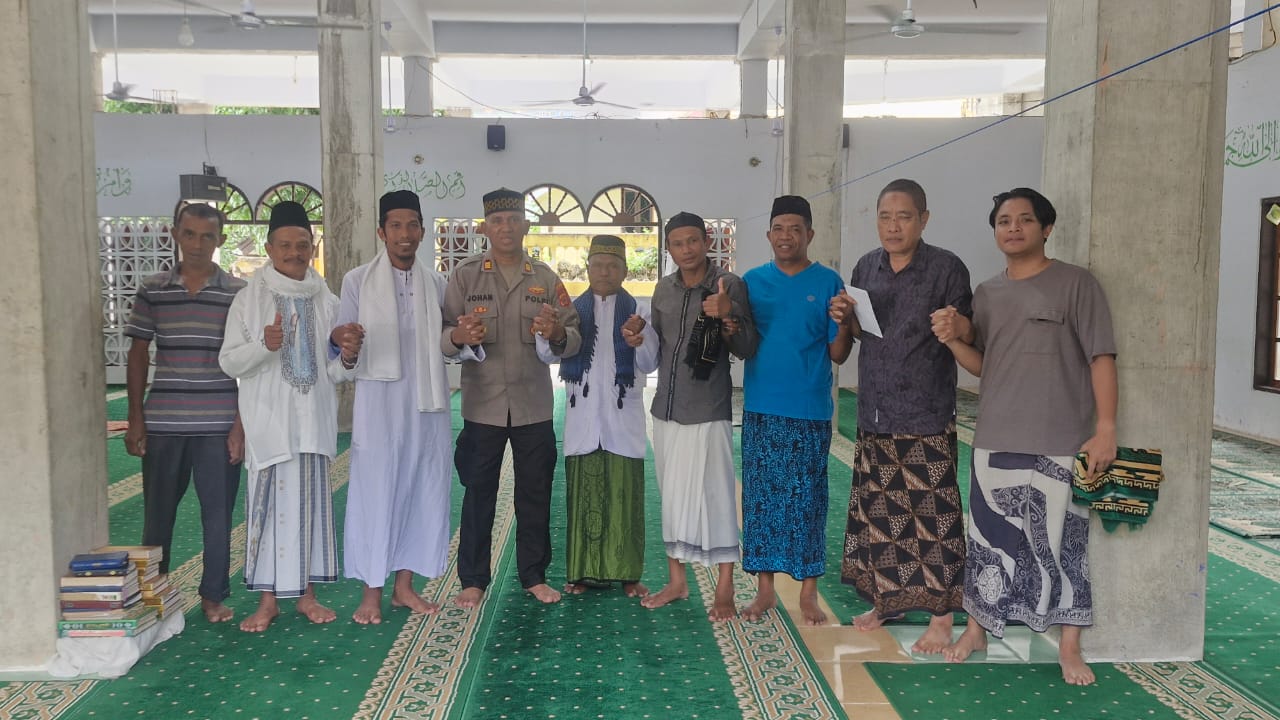 Kapolsek Nusaniwe Ajak Tokoh Masyarakat dan Tokoh Agama Air Salobar Bersinergi Jaga Kamtibmas