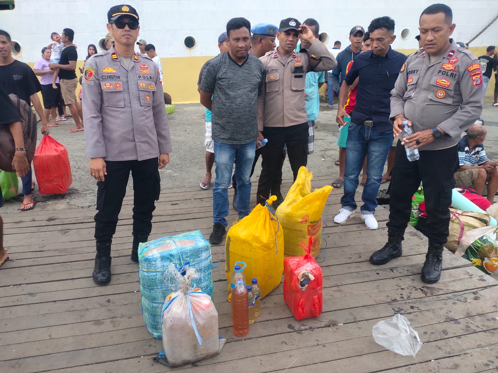 Polsek KPYS Amankan 90 Liter Sopi dalam Razia di KM. Sabuk Nusantara 87