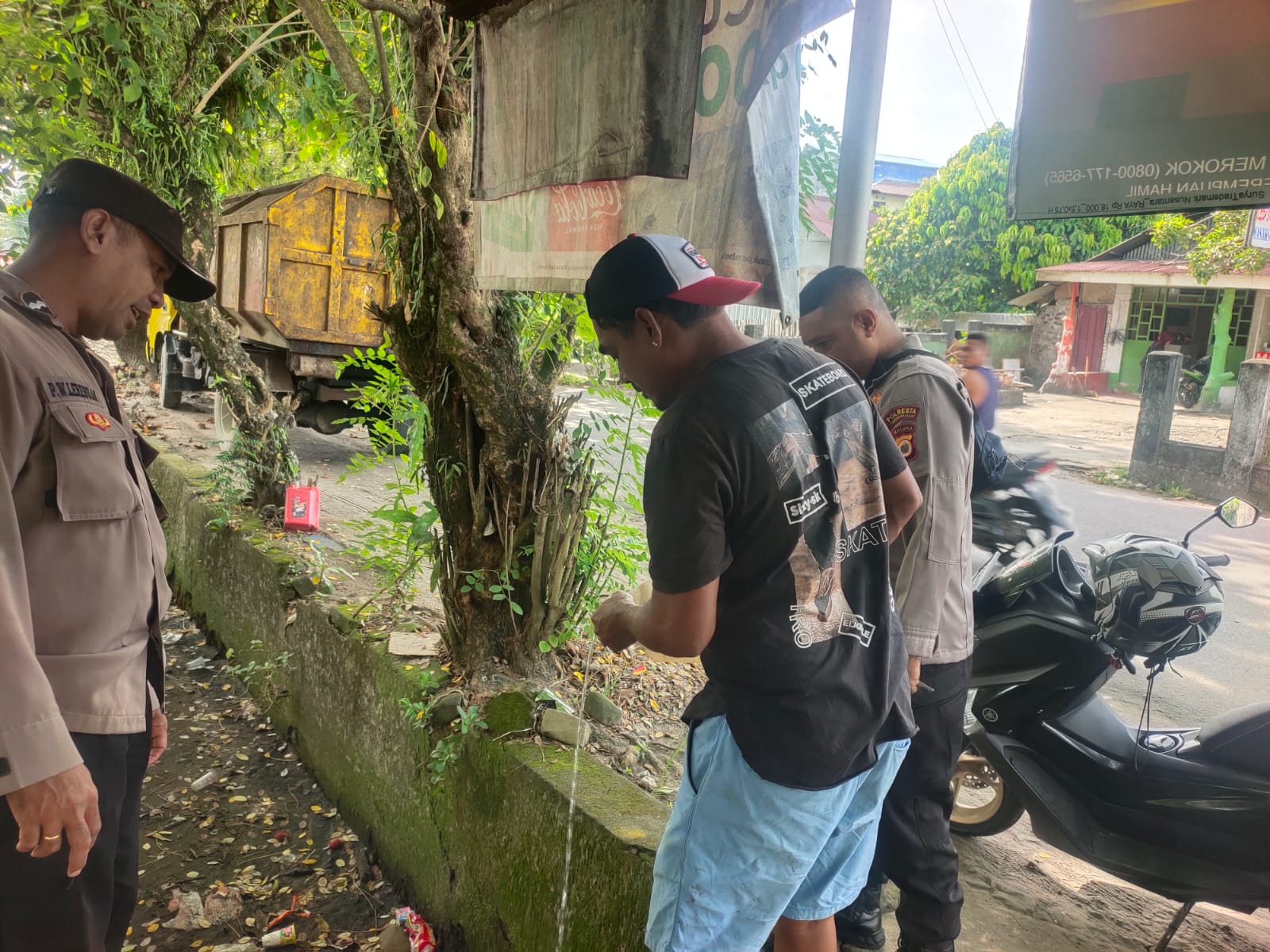 Polsek Teluk Ambon Sita dan Musnahkan 5 Liter Sopi dalam Razia Cipta Kondisi