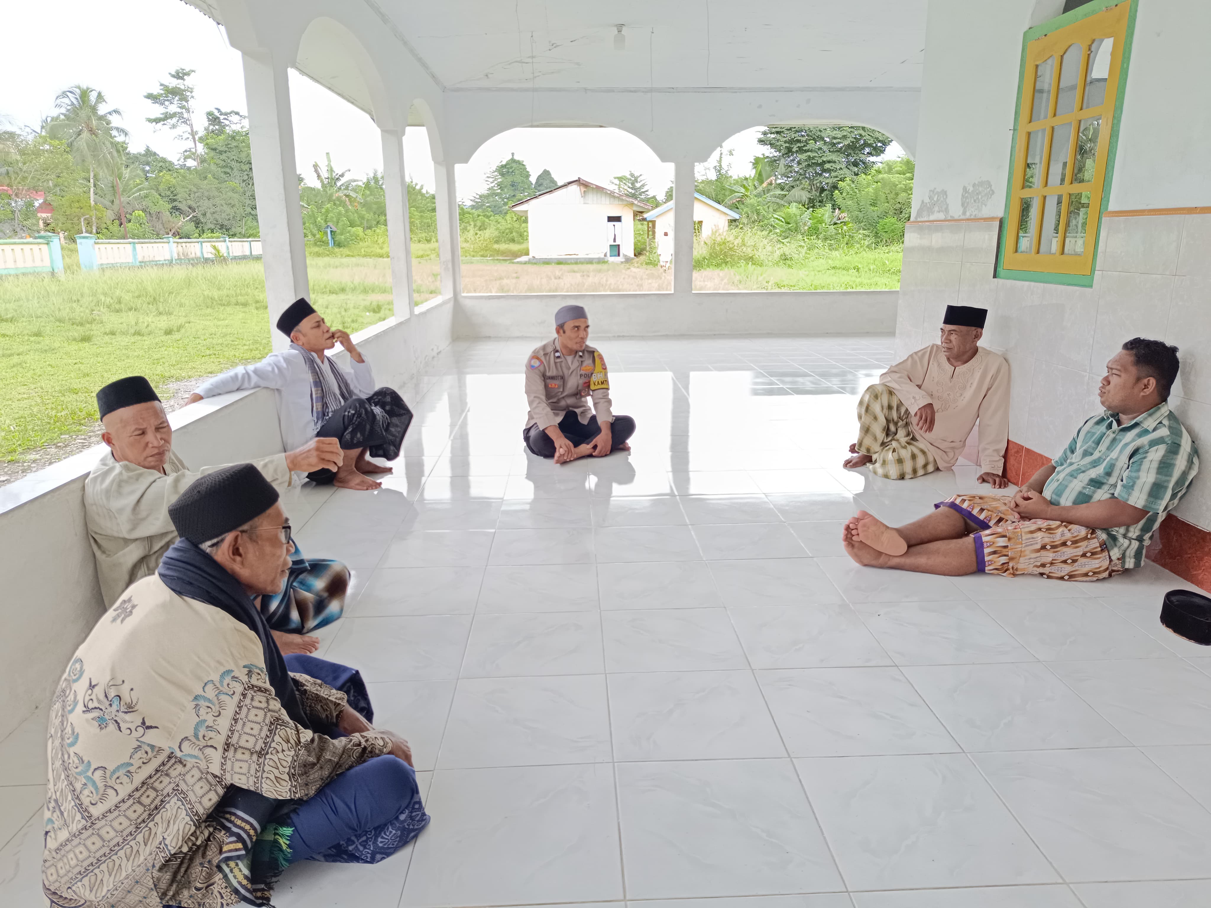 Bhabinkamtibmas Nua Nea AIPDA Umar Tuankotta, S.Sos Kembali Laksanakan Kegiatan Sambang Tokoh Agama Negeri Adm Baru