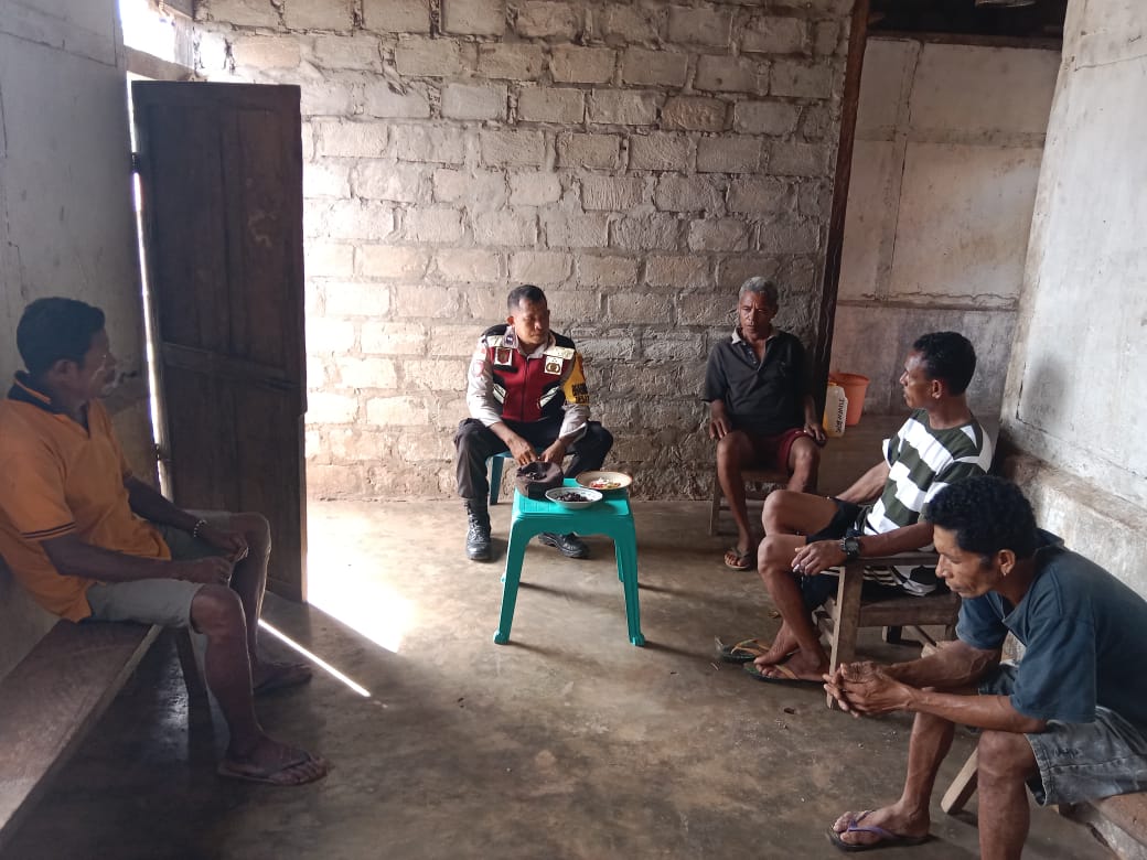 Himbau Warga Peduli Jaga Kamtibmas, Bhabinkamtibmas Jennia Sambangi Warga Desa Pupliora