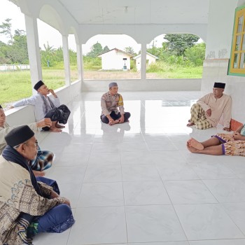 Bhabinkamtibmas Nua Nea AIPDA Umar Tuankotta, S.Sos Kembali Laksanakan Kegiatan Sambang Tokoh Agama Negeri Adm Baru