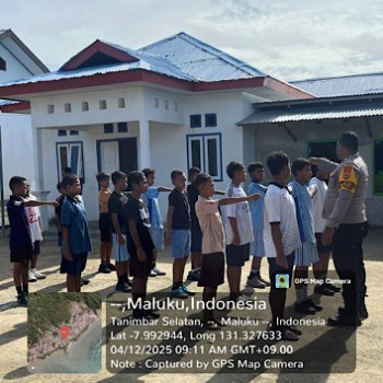 Bhabinkamtibmas Olilit Raya 1 tingkatkan disiplin bagi Pelajar SMP, lewat latihan PBB