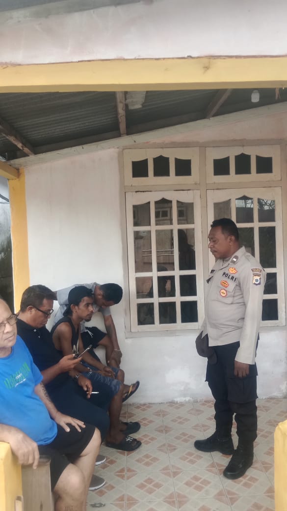 Laksanakan Sambang Sat Binmas Polres Kepulauan Aru Berikan Himbauan Humanis Bagi Warga.