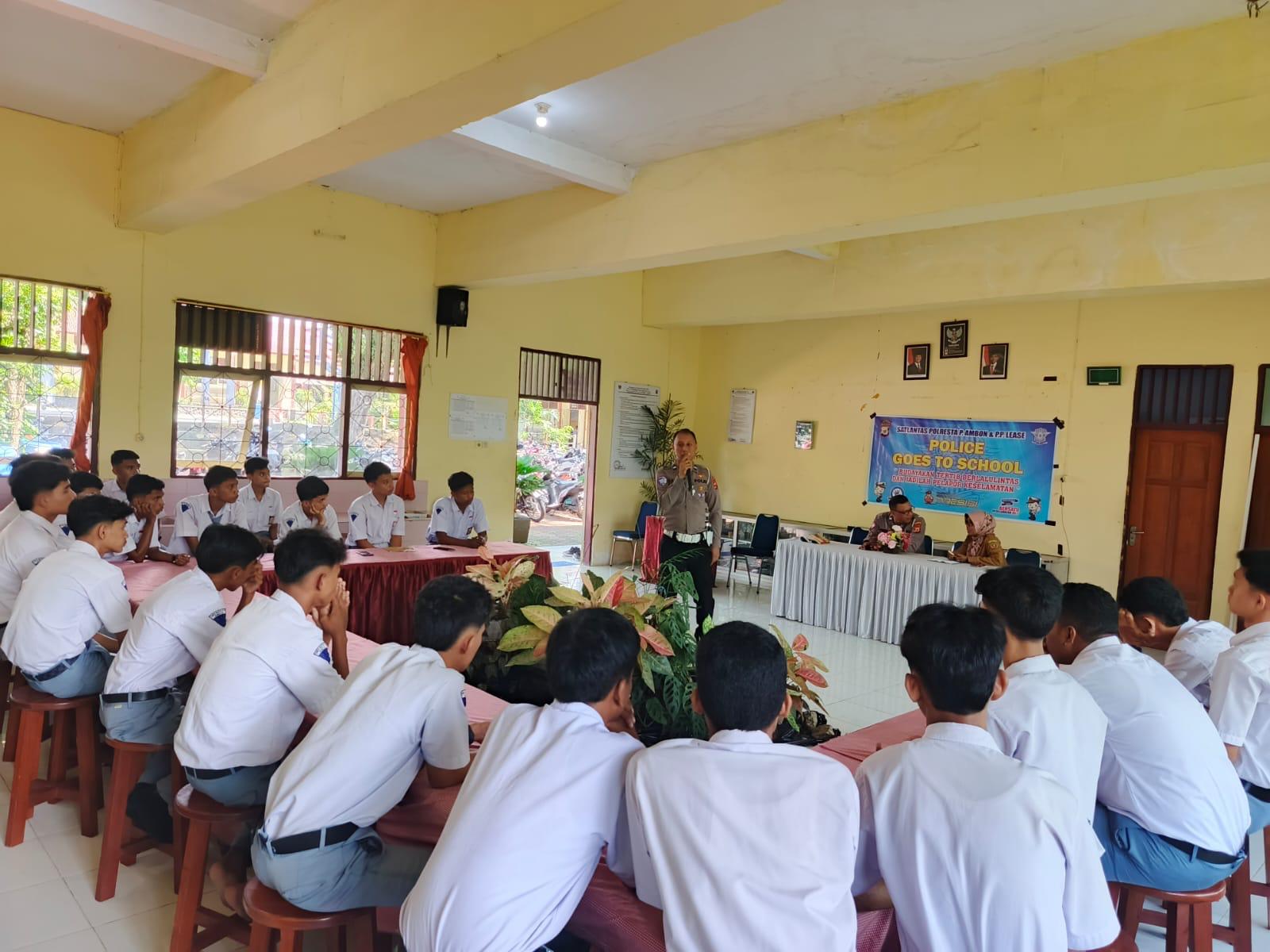 Satlantas Polresta Ambon Laksanakan Kegiatan “Police Go To School” di SMA Negeri 11 Ambon