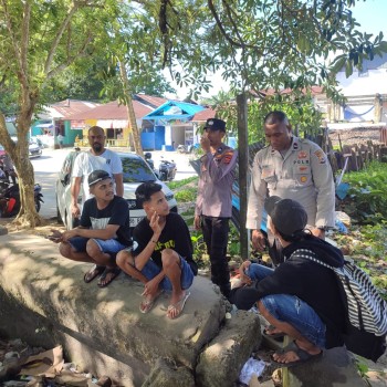Polsek Salahutu Gelar Patroli Dialogis, Sampaikan Pesan Kamtibmas kepada Pengemudi Speed Boat