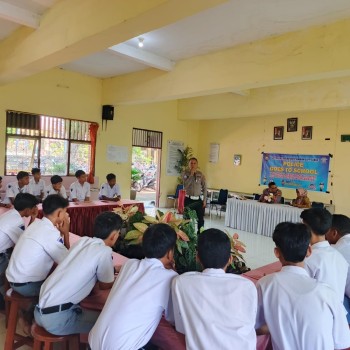 Satlantas Polresta Ambon Laksanakan Kegiatan “Police Go To School” di SMA Negeri 11 Ambon