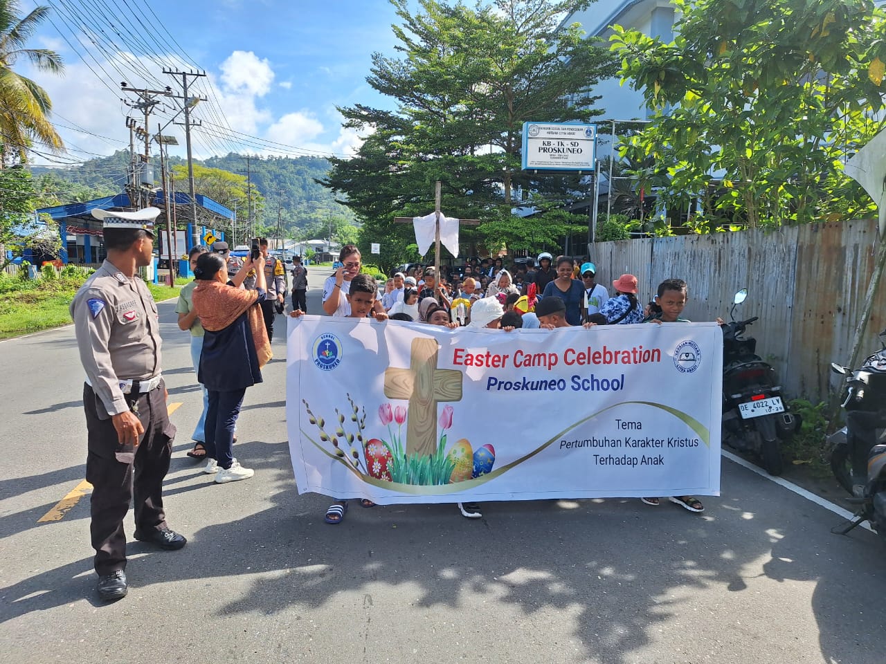 POLSEK BAGUALA LAKUKAN PENGAMANAN KEGIATAN KARNAVAL PASKAH TK & SD PROSCONEO DI NEGERI PASSO