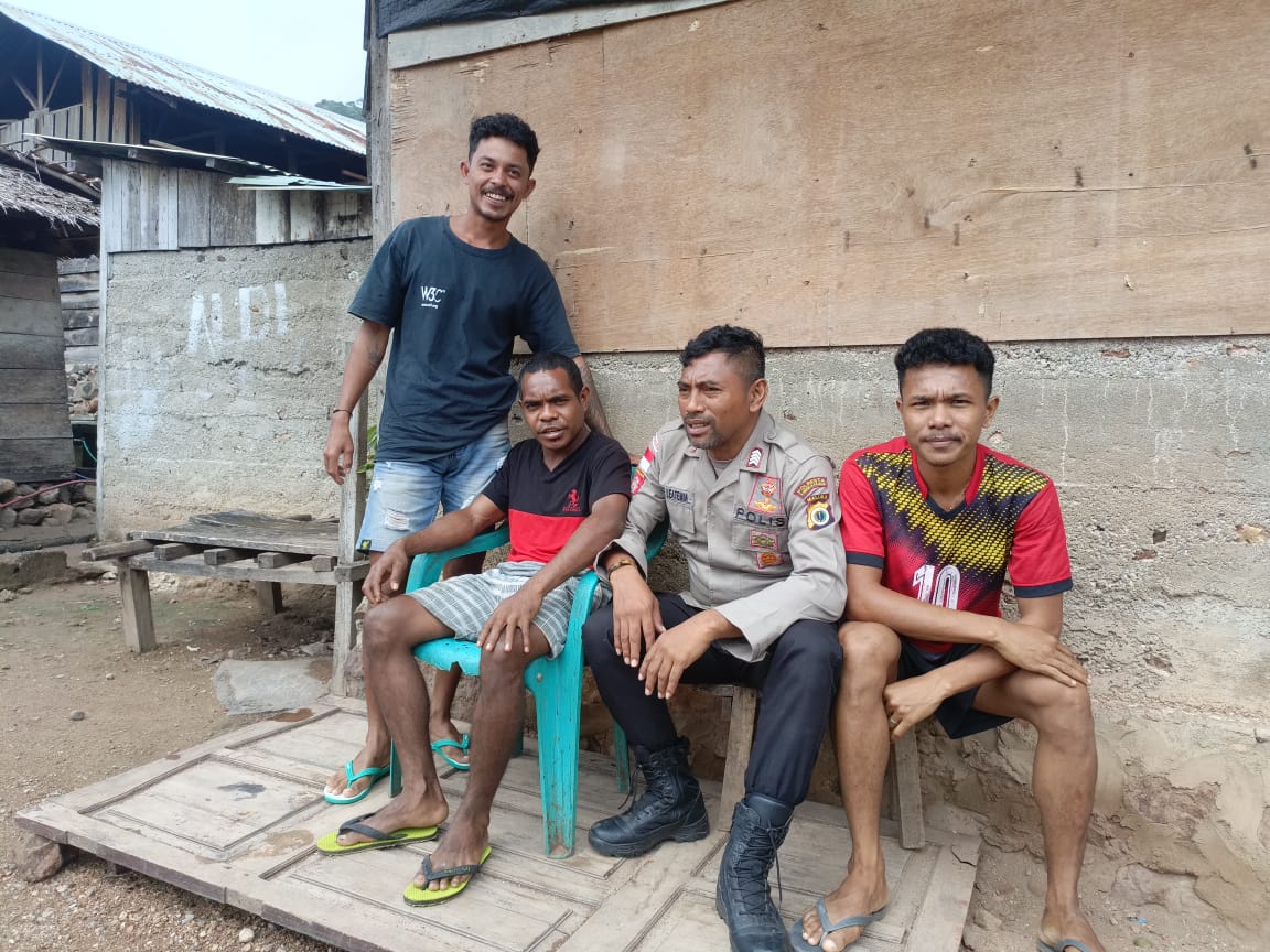 Bhabinkamtibmas Desa Kehli  Bripka Leatemia Ajak Warga Berperan Aktif Jaga Kamtibmas