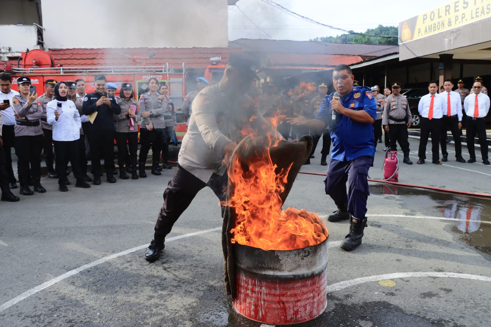 DAMKAR KOTA AMBON GELAR SOSIALISASI PENANGGULANGAN KEBAKARAN DI POLRESTA AMBON