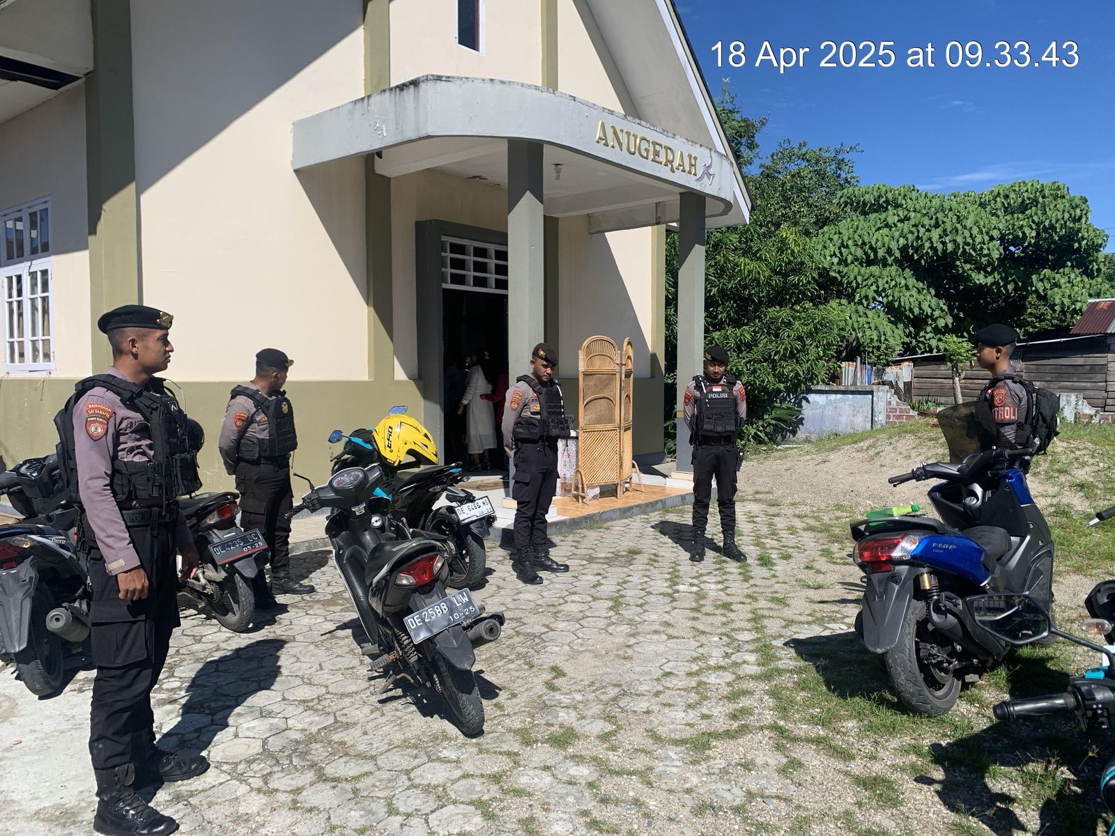 Polres Buru Selatan Laksanakan Pengamanan Ibadah Jumat Agung dan Paskah, Kapolres Buru Selatan: Kami Siap Jamin Rasa Aman Umat Kristiani di Buru Selatan