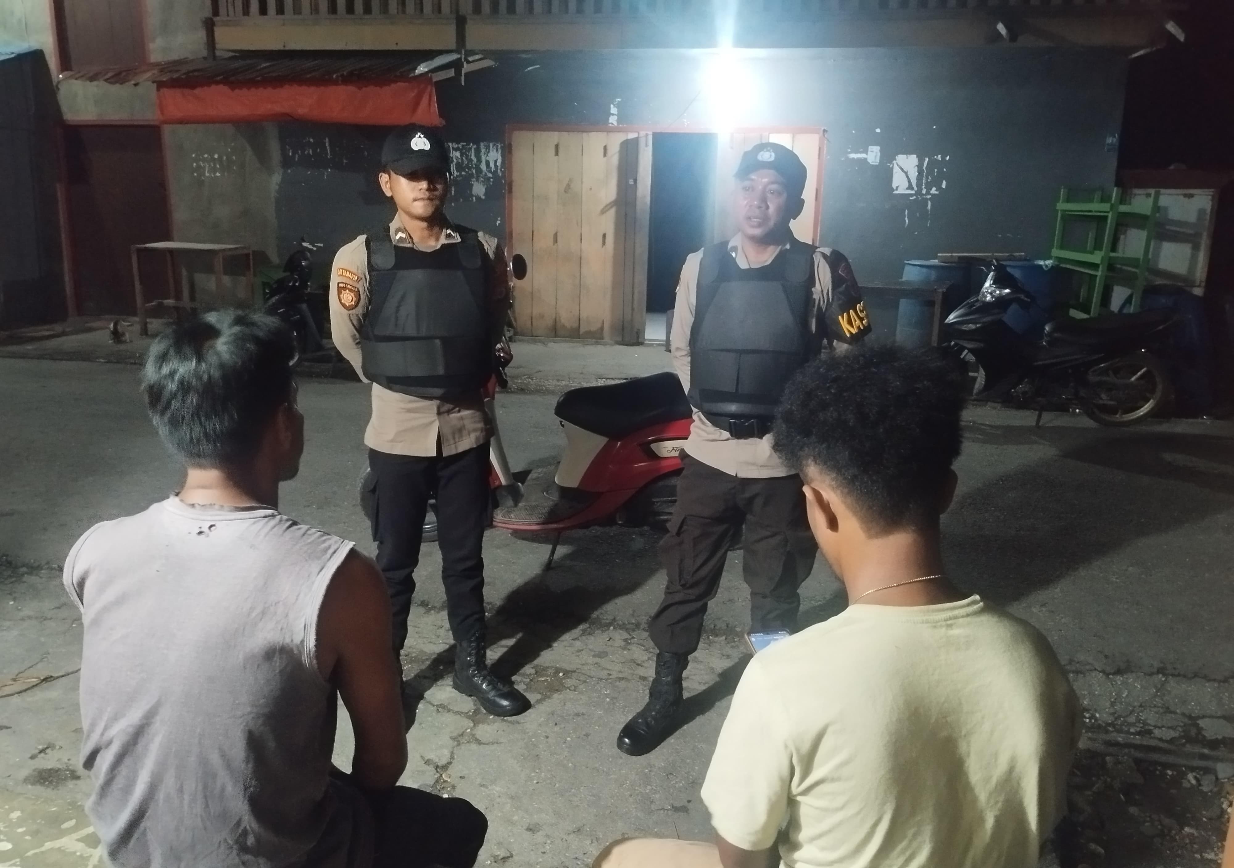 Polsek Waesama Polres Buru Selatan Gelar Patroli Malam Hari  Guna Mencegah Gangguan Kamtibmas.
