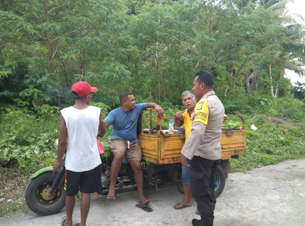 Bhabinkamtibmas Bripka Relmasira Himbau Warga Desa Rumahlewang Besar Jaga Kamtibmas aman kondusif
