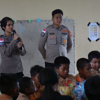 Doa Dari Anak-anak SD Torsina Atas Kebaikan Satgas Humas Ops Damai Cartenz