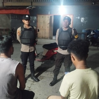 Polsek Waesama Polres Buru Selatan Gelar Patroli Malam Hari  Guna Mencegah Gangguan Kamtibmas.