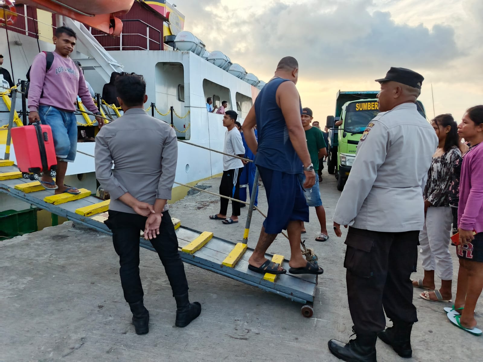 KPPP Polsek Babar Timur Optimalkan Pelayanan Kepolisian di Pelabuhan Laut Kroing kecamatan Babar Timur
