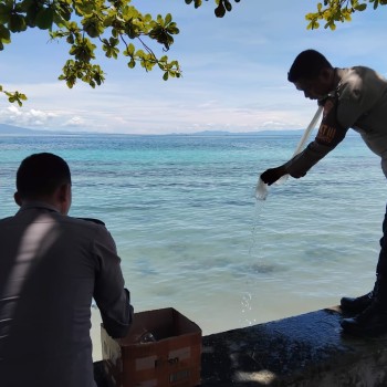 Polsek Leihitu Gelar Razia Miras, Sita dan Musnahkan 10 Liter Sopi