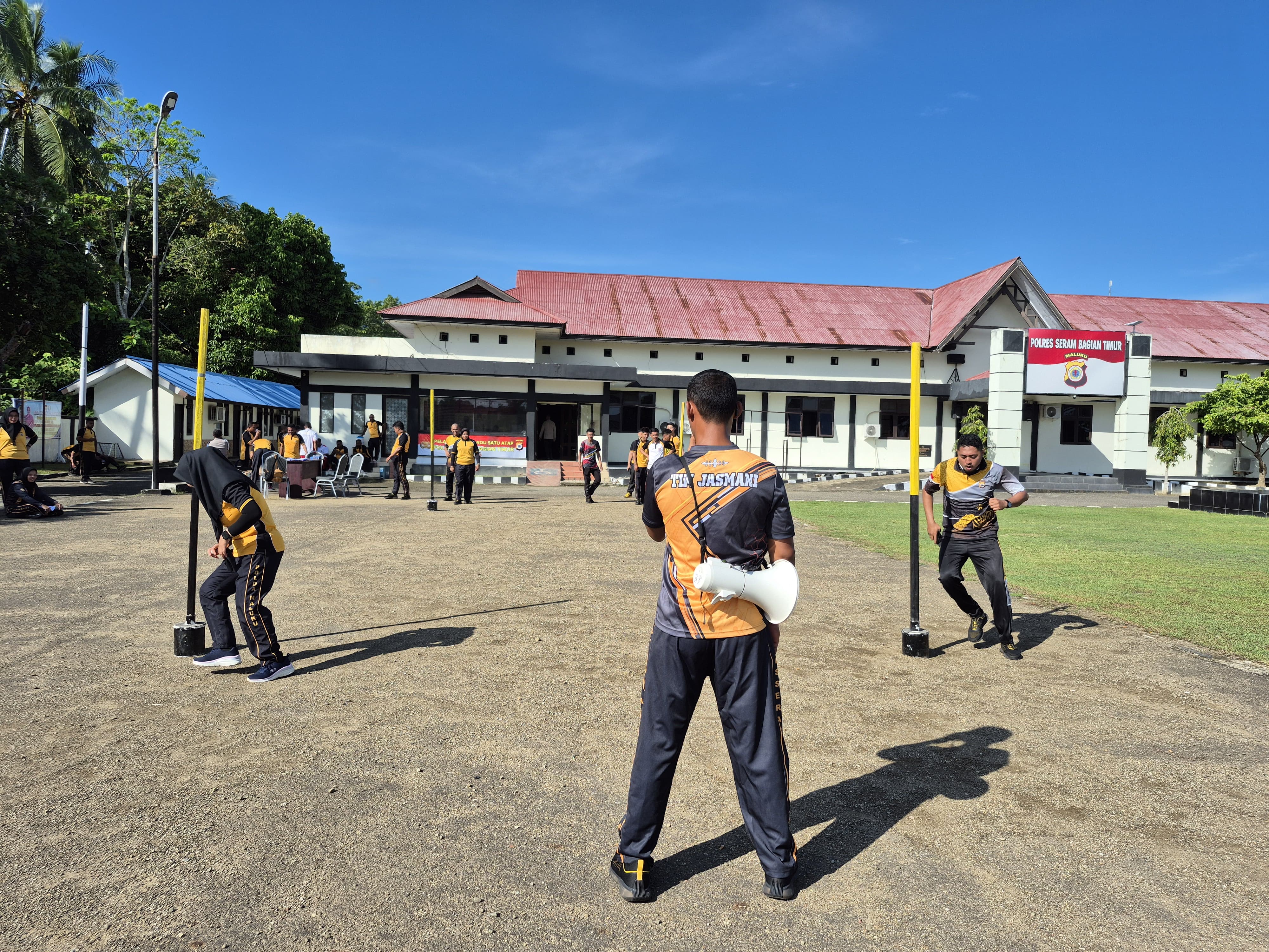 Tingkatkan Kebugaran Jasmani Personel, Polres SBT Gelar Tes Kesamaptaan Jasmani