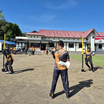 Tingkatkan Kebugaran Jasmani Personel, Polres SBT Gelar Tes Kesamaptaan Jasmani